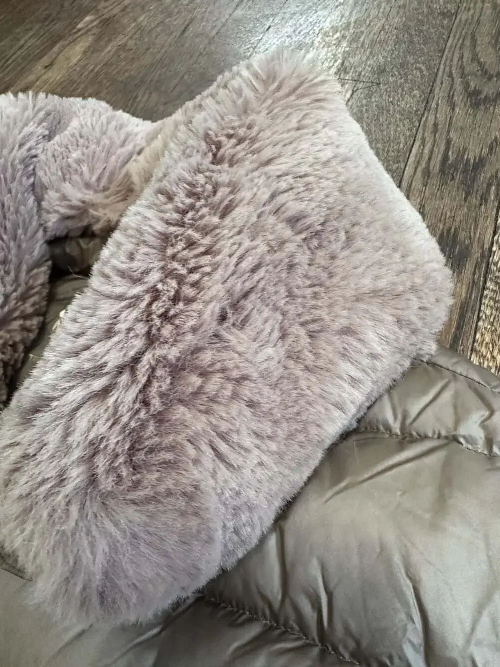 Michael Kors Women's Ultra Light Weight Down Fill Puffer Jacket  Faux Fur Collar